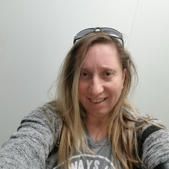 Meet your Posher, Sandy - Picture 1 of 1